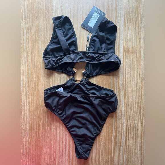 Black Hammered Trim Deep Plunge Cut Out Swimsuit - Picture 3 of 3